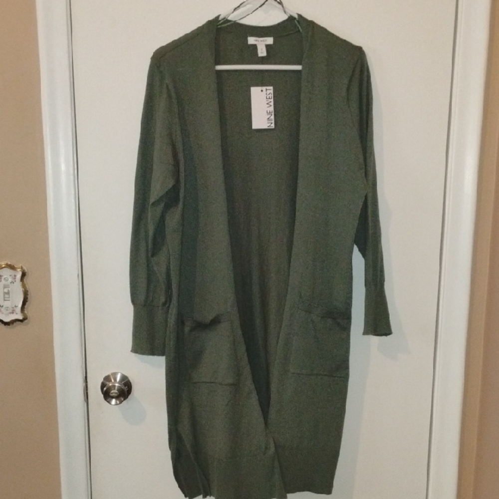Nine West High Slit Duster Cardigan. Womens Small. Olive Green in color.
